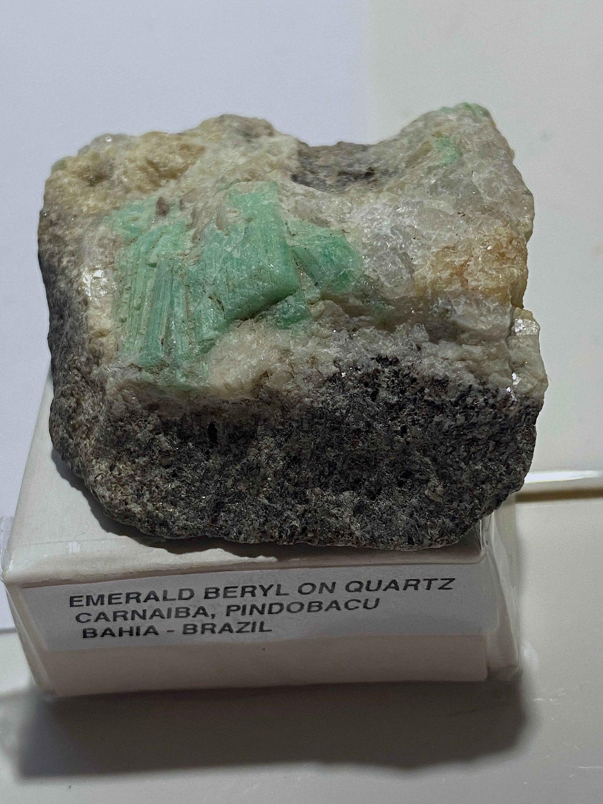 EMERALD BERYL ON QUARTZ : CARNAIBA, PINDOBACU, BAHIA, BRAZIL  58g MF4981