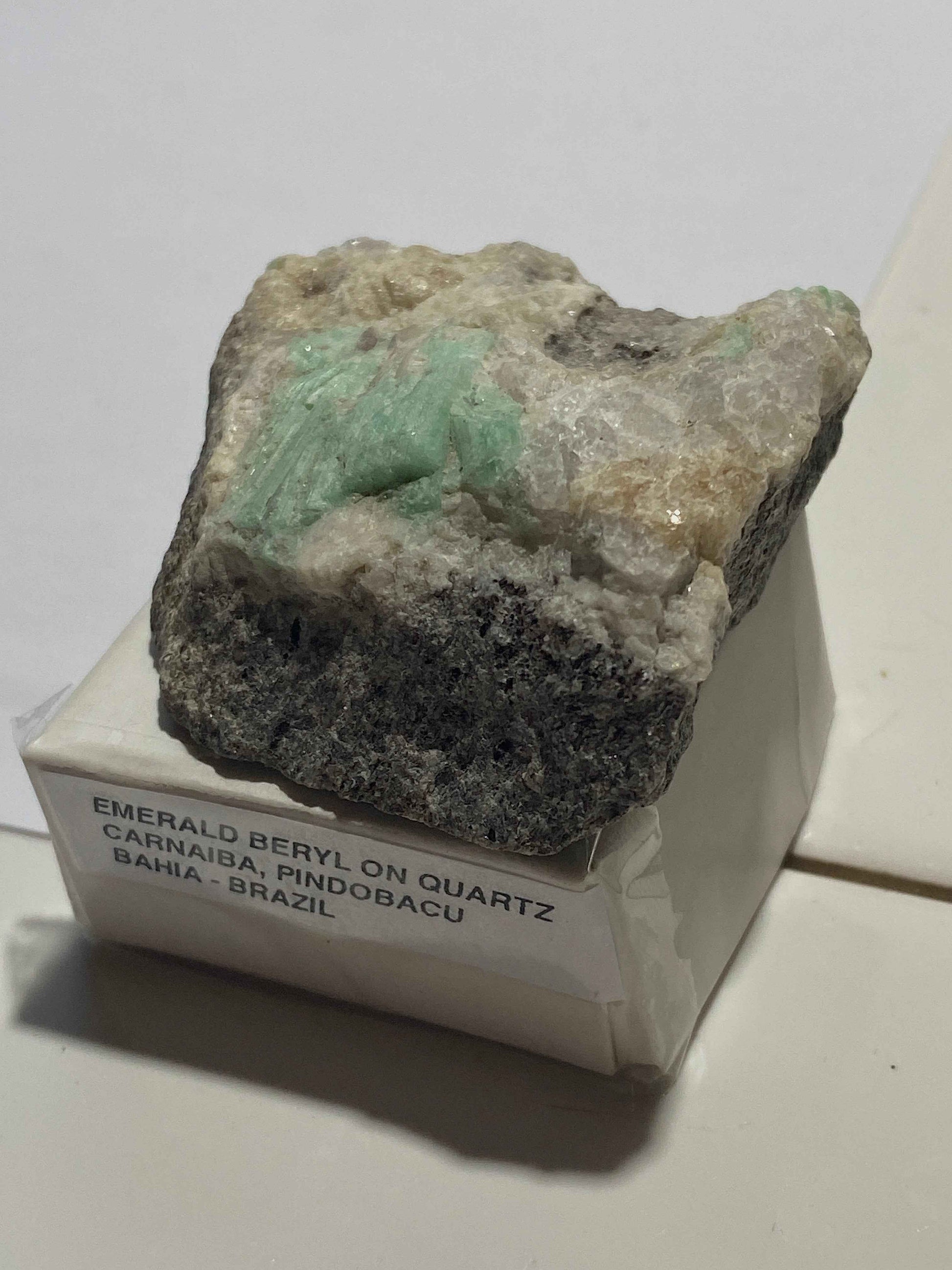 EMERALD BERYL ON QUARTZ : CARNAIBA, PINDOBACU, BAHIA, BRAZIL  58g MF4981