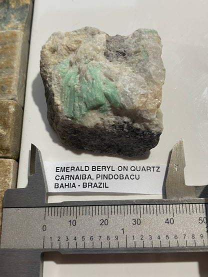 EMERALD BERYL ON QUARTZ : CARNAIBA, PINDOBACU, BAHIA, BRAZIL  58g MF4981