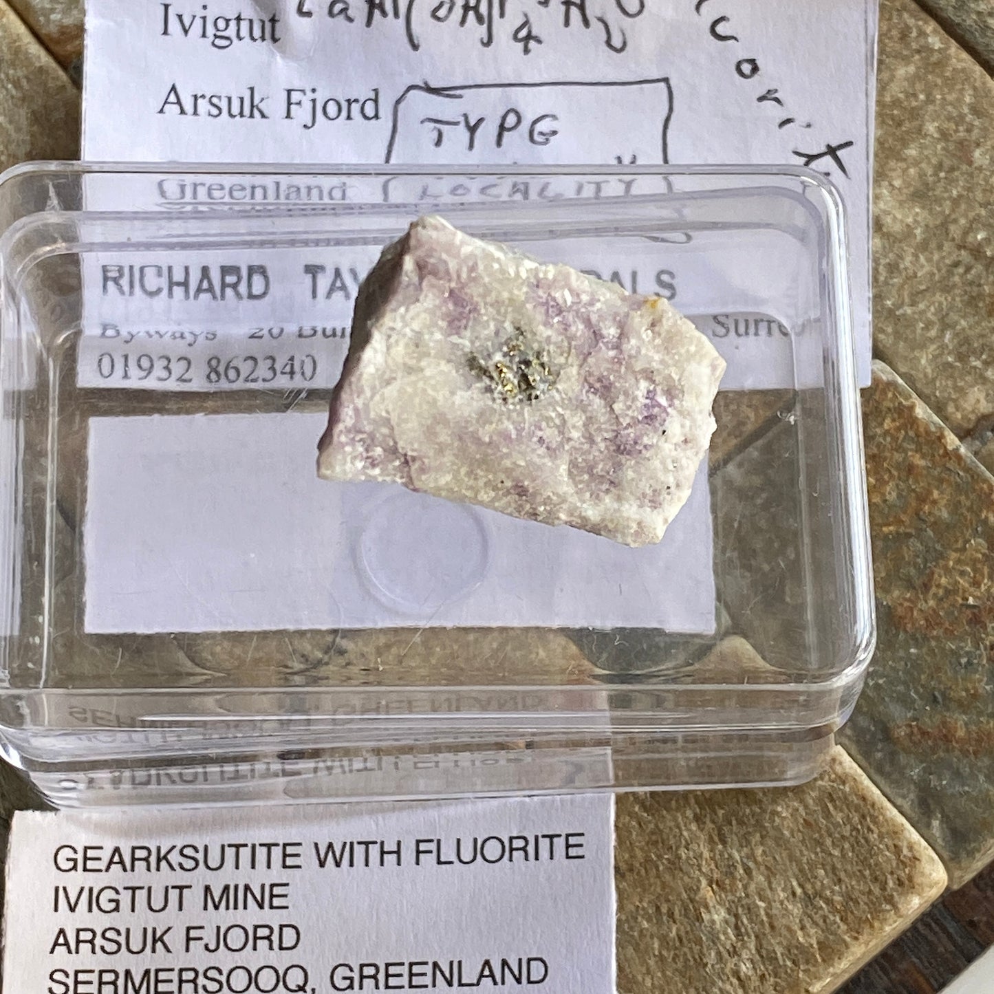 GEARKSUTITE WITH FLUORITE FROM IVIGTUT, GREENLAND. 8g MF1769