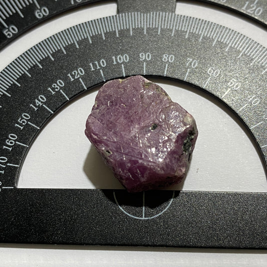 RUBY CORUNDUM MINERAL SPECIMEN - MUNDARARA MINE, TANZANIA 6g MF4021