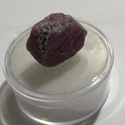 RUBY CORUNDUM MINERAL SPECIMEN - MUNDARARA MINE, TANZANIA 6g MF4021