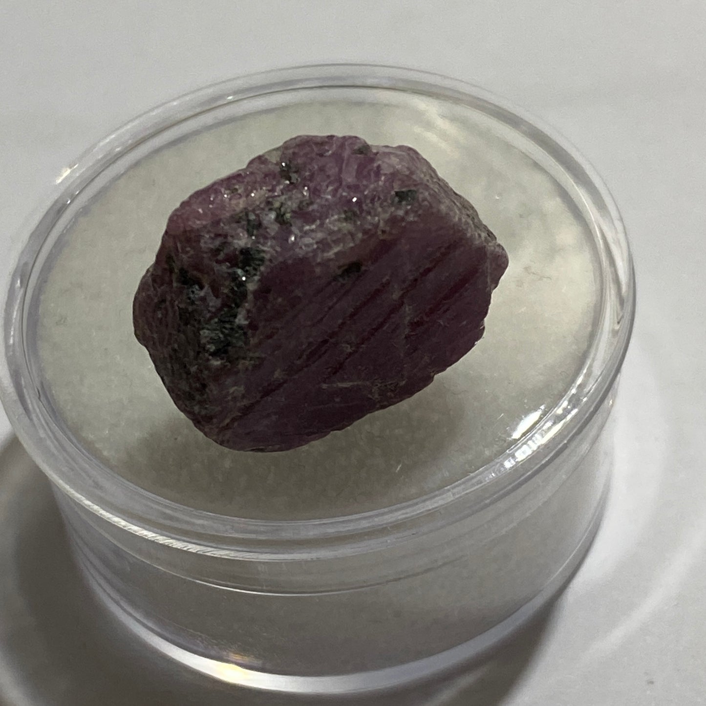 RUBY CORUNDUM MINERAL SPECIMEN - MUNDARARA MINE, TANZANIA 6g MF4021