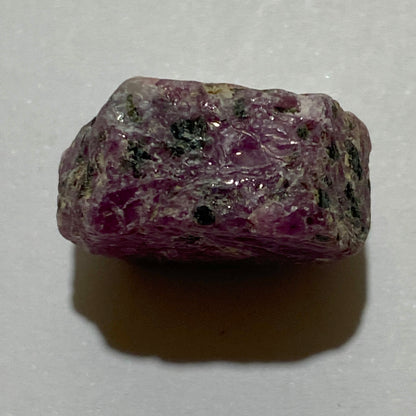 RUBY CORUNDUM MINERAL SPECIMEN - MUNDARARA MINE, TANZANIA 6g MF4021