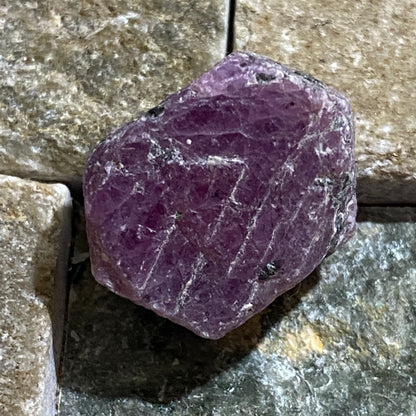 RUBY CORUNDUM MINERAL SPECIMEN - MUNDARARA MINE, TANZANIA 6g MF4021