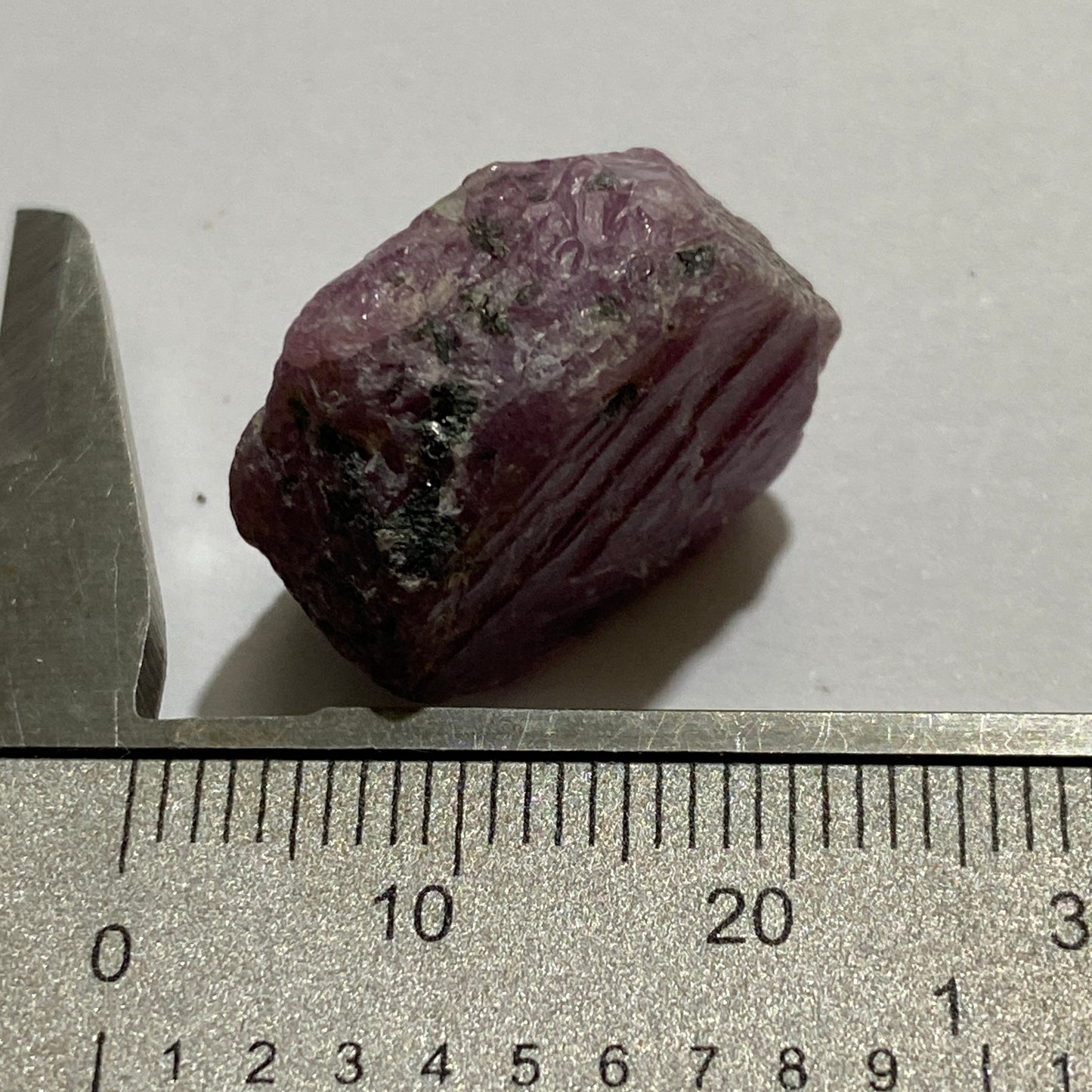 RUBY CORUNDUM MINERAL SPECIMEN - MUNDARARA MINE, TANZANIA 6g MF4021