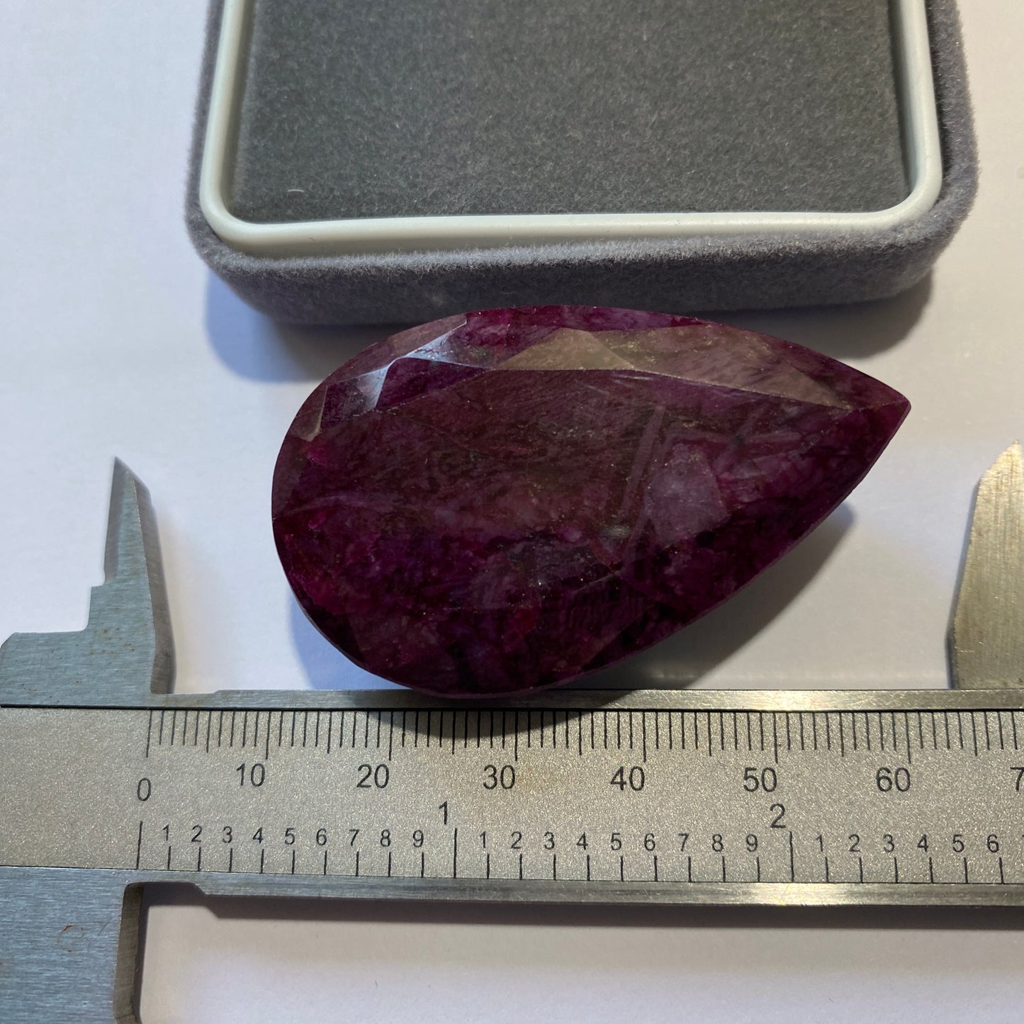 RUBY CORUNDUM GEMSTONE - INOSY DISTRICT, MADAGASCAR. MASSIVE 185Ct  MFG5051