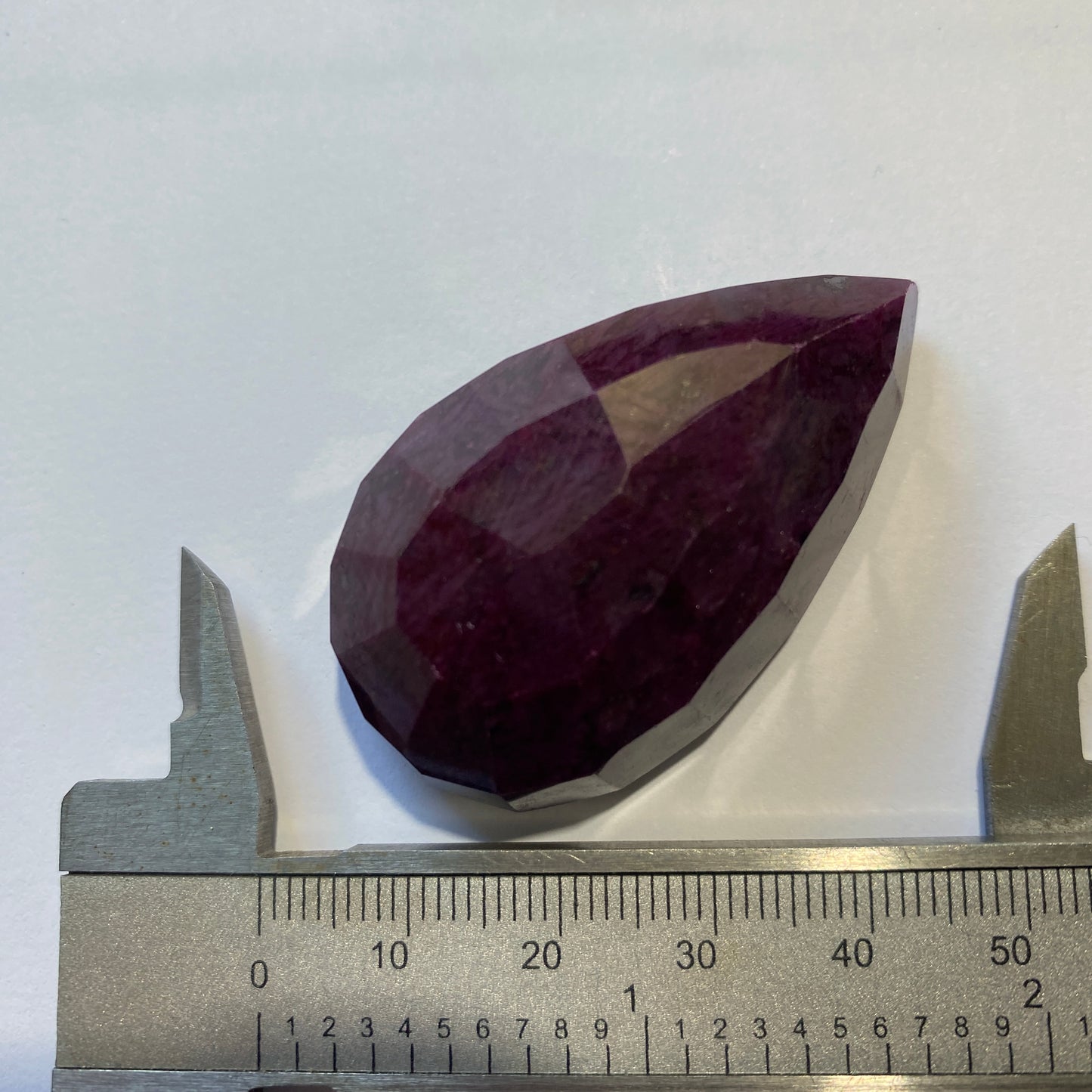 RUBY CORUNDUM GEMSTONE - INOSY DISTRICT, MADAGASCAR. MASSIVE 185Ct  MFG5051