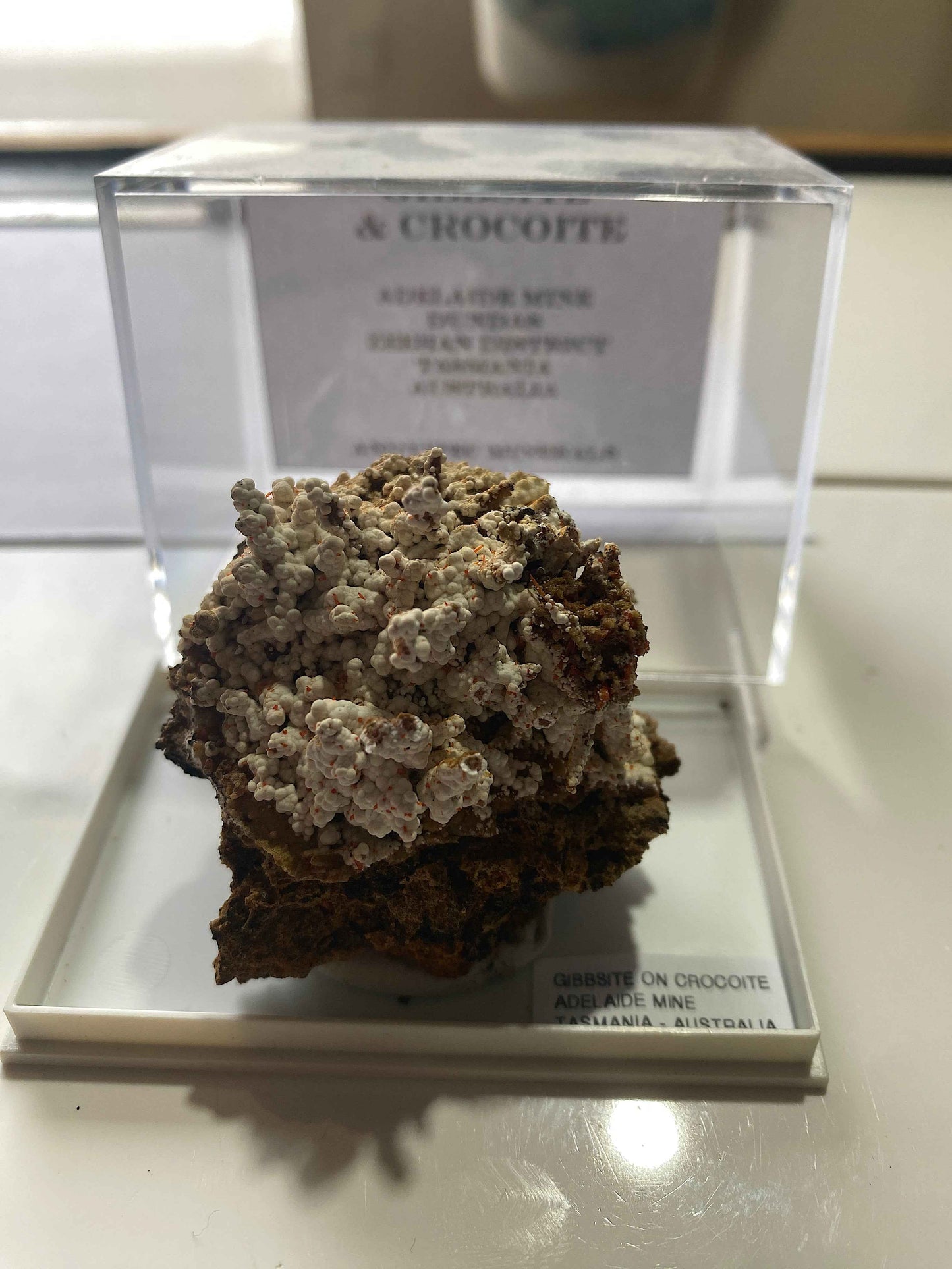 GIBBSITE WITH CROCOITE : ADELAIDE MINE, DUNDAS, TASMANIA, AUSTRALIA MF4984