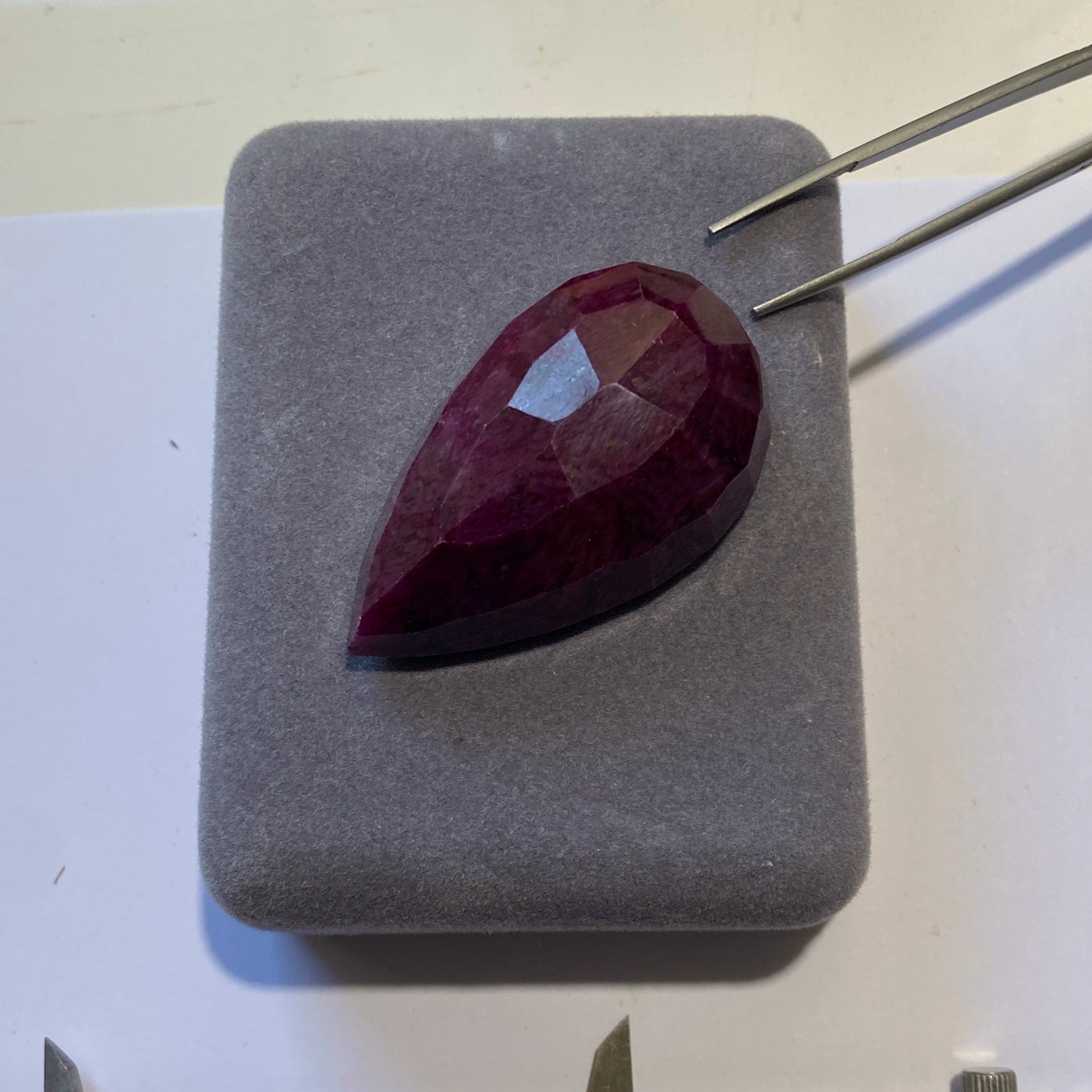 RUBY CORUNDUM GEMSTONE - INOSY DISTRICT, MADAGASCAR. MASSIVE 185Ct  MFG5051