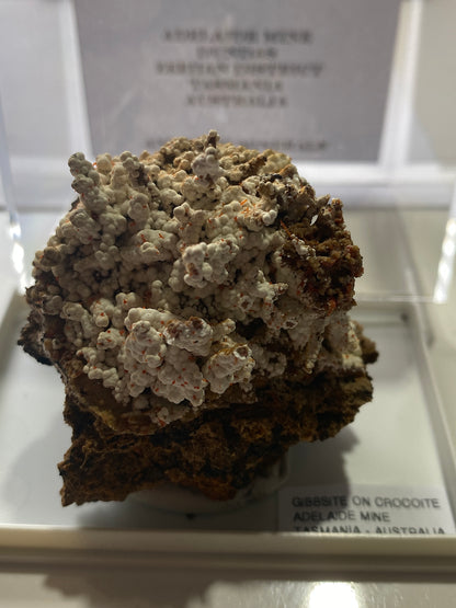 GIBBSITE WITH CROCOITE : ADELAIDE MINE, DUNDAS, TASMANIA, AUSTRALIA MF4984