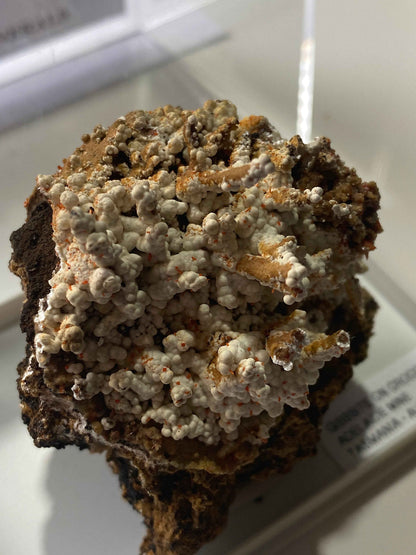 GIBBSITE WITH CROCOITE : ADELAIDE MINE, DUNDAS, TASMANIA, AUSTRALIA MF4984