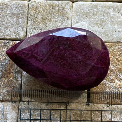 RUBY CORUNDUM GEMSTONE - INOSY DISTRICT, MADAGASCAR. MASSIVE 185Ct  MFG5051