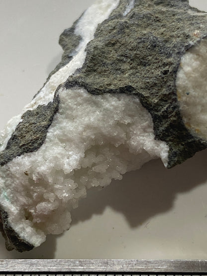 ANALCIME : CARSAIG BAY, MULL, SCOTLAND. 15g MF4986