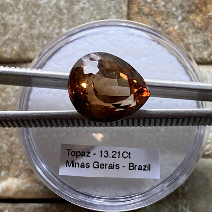 TOPAZ NATURAL GEMSTONE - TOPAZ MOUNTAIN, UTAH - U.S.A. 13.21Ct MFG1615