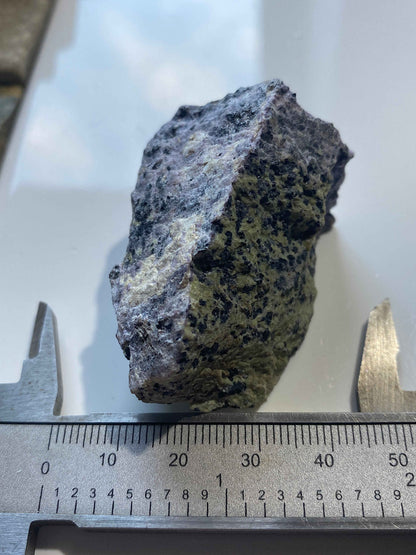 KAMMERITE & CHROMITE : NIKKA VORD, UNST, SHETLAND, SCOTLAND 69g. MF4997