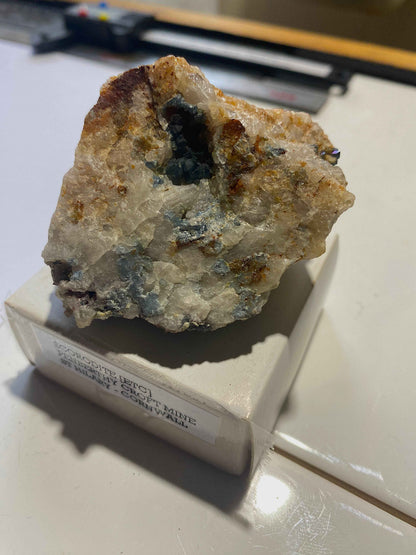 SCORODITE [ETC] : PENBERTHY CROFT MINE, ST HILARY, CORNWALL. 82g MF5014