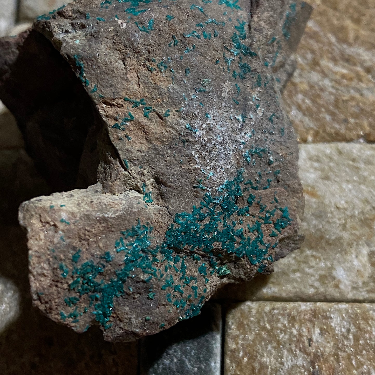 DIOPTASE ON MATRIX - TSUMEB MINE, OSHIKOTO, NAMIBIA, AFRICA 44g MF1337