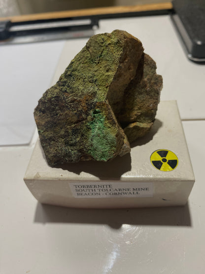 TORBERNITE : SOUTH TOLCARNE MINE, BEACON, CAMBORNE, CORNWALL. 97g MF5015