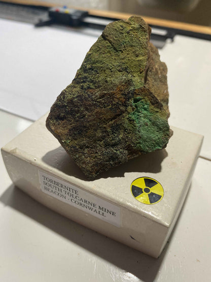 TORBERNITE : SOUTH TOLCARNE MINE, BEACON, CAMBORNE, CORNWALL. 97g MF5015