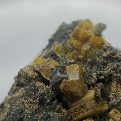 VANADINITA DE PUZZLER MINE, ARIZONA, EE. UU. 8 g MF1322