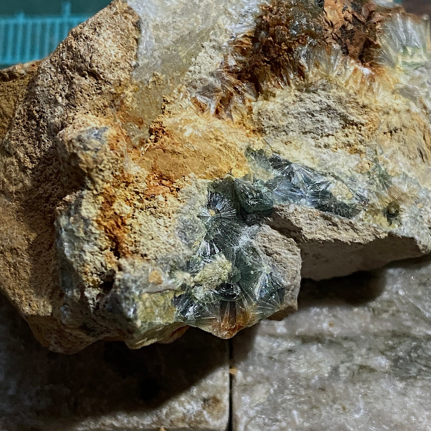 WAVELLITE ON MATRIX : MAULDIN MOUNTAIN, ARKANSAS, U.S.A. 37g MF1348