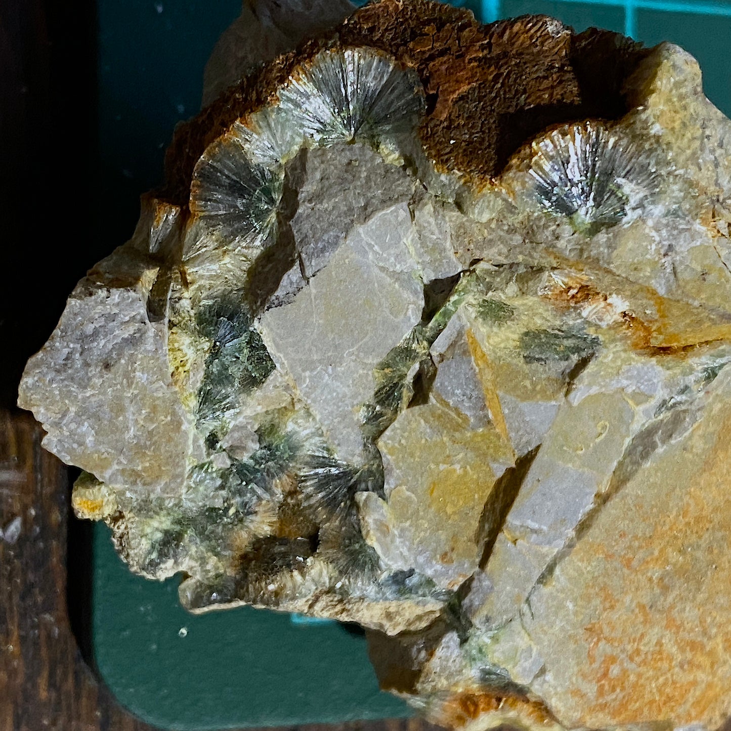 WAVELLITE ON MATRIX : MAULDIN MOUNTAIN, ARKANSAS, U.S.A. 37g MF1348