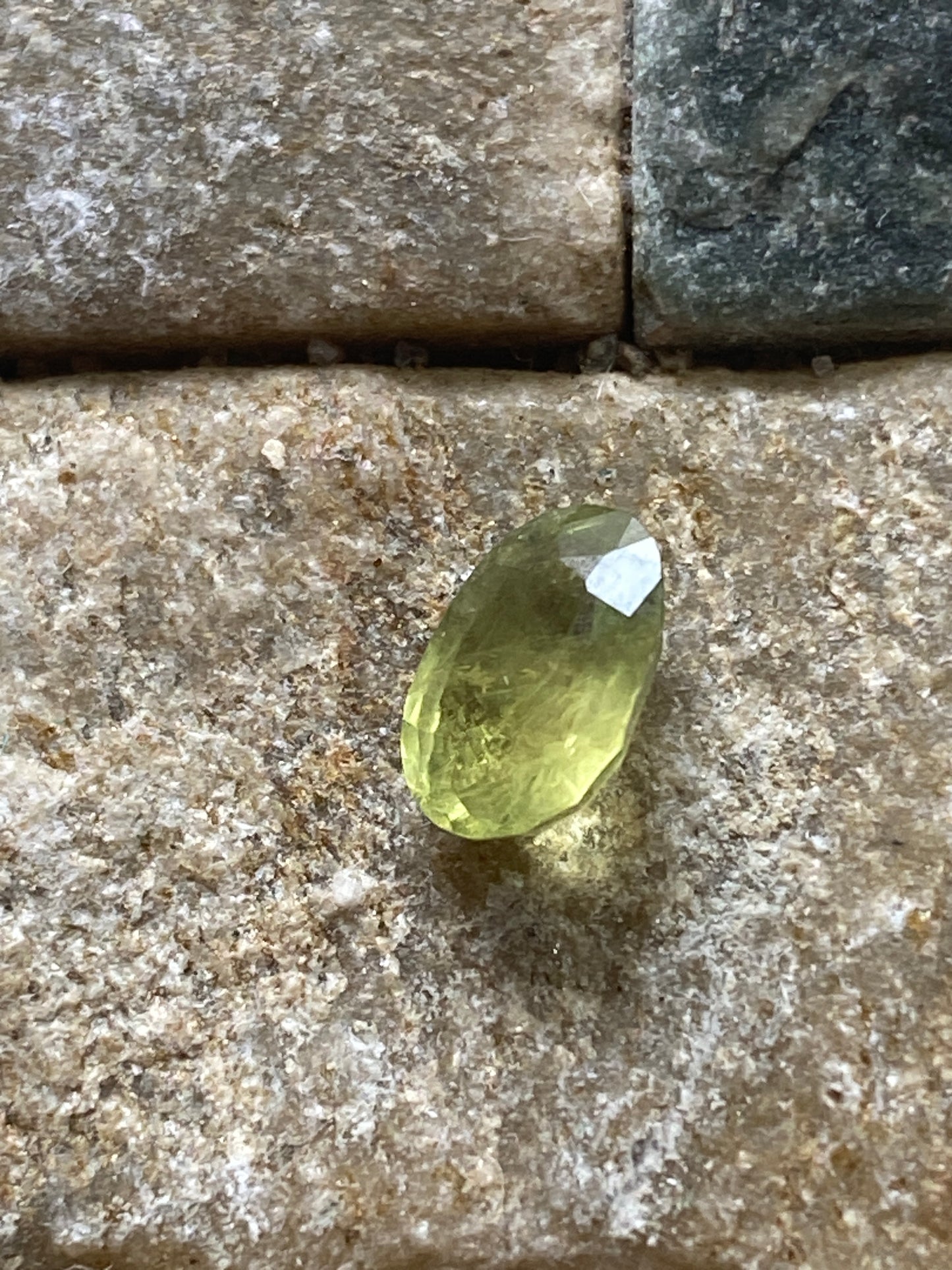 SAPPHIRE CORUNDUM GEMSTONE : RATNAPURA, SRI LANKA 1.34Ct. MFG4947