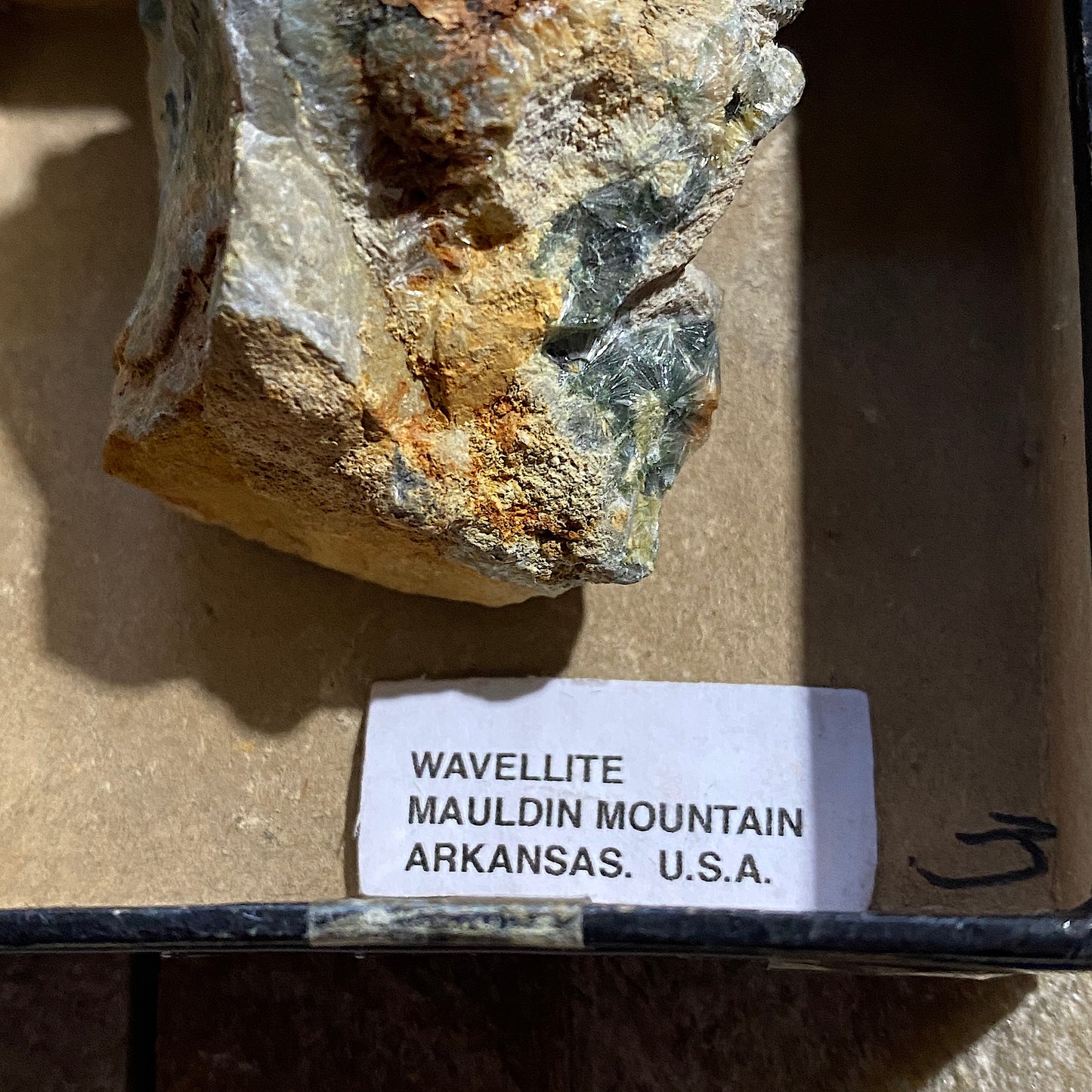 WAVELLITE ON MATRIX : MAULDIN MOUNTAIN, ARKANSAS, U.S.A. 37g MF1348