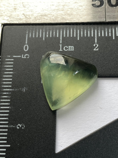 PREHNITE GEMSTONE : KAYES REGION, MALI, AFRICA  9.89Ct. MFG4949