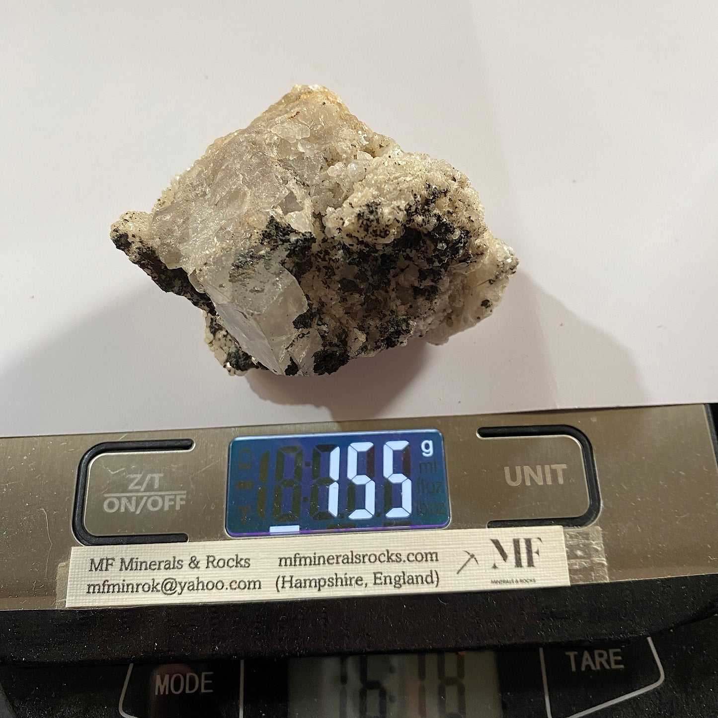 FLUORITE AVEC PYROBITUME/CARBONE RARE DE LA MINE EMILIO, ESPAGNE 154 g MF1334