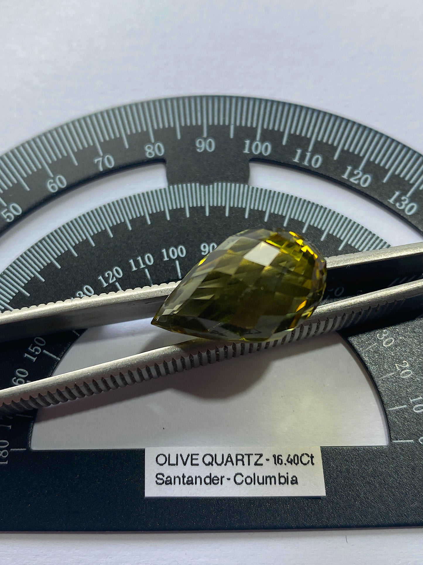 OLIVE QUARTZ NATURAL GEMSTONE : SANTANDER, COLOMBIA. 16.40Ct MFG4950