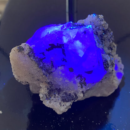 FLUORITE AVEC PYROBITUME/CARBONE RARE DE LA MINE EMILIO, ESPAGNE 154 g MF1334
