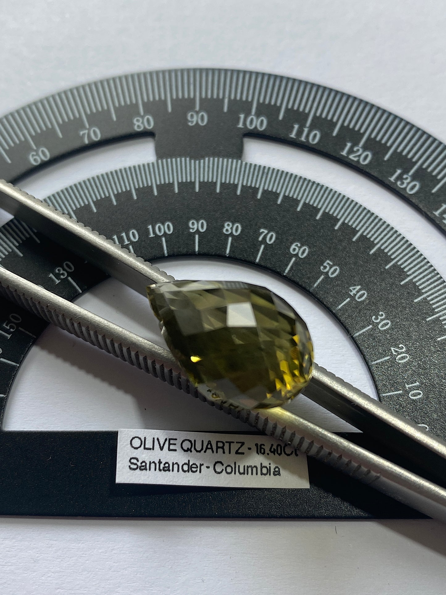 OLIVE QUARTZ NATURAL GEMSTONE : SANTANDER, COLOMBIA. 16.40Ct MFG4950