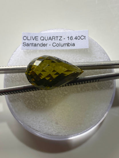 OLIVE QUARTZ NATURAL GEMSTONE : SANTANDER, COLOMBIA. 16.40Ct MFG4950