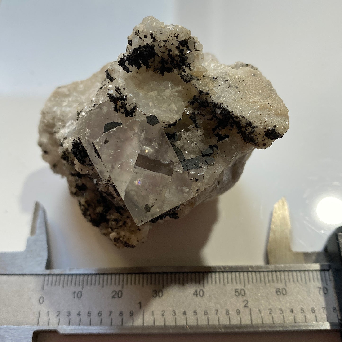 FLUORITE AVEC PYROBITUME/CARBONE RARE DE LA MINE EMILIO, ESPAGNE 154 g MF1334