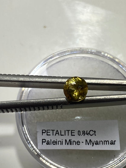 PETALITE NATURAL GEMSTONE : PALEINI MINE, KYAUKME DISTRICT, SHAN STATE, MYANMAR 0.84Ct MF4952