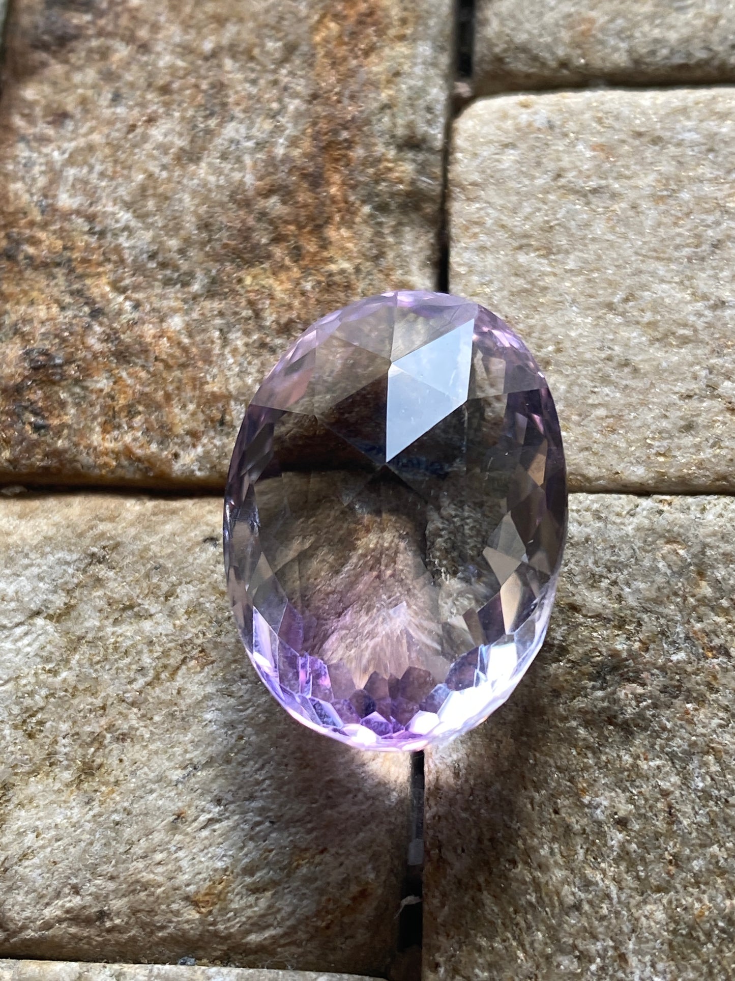 AMETHYST NATURAL GEMSTONE : LIVINGSTONE DISTRICT, SOUTHERN PROV., ZAMBIA 18.73Ct MF4956