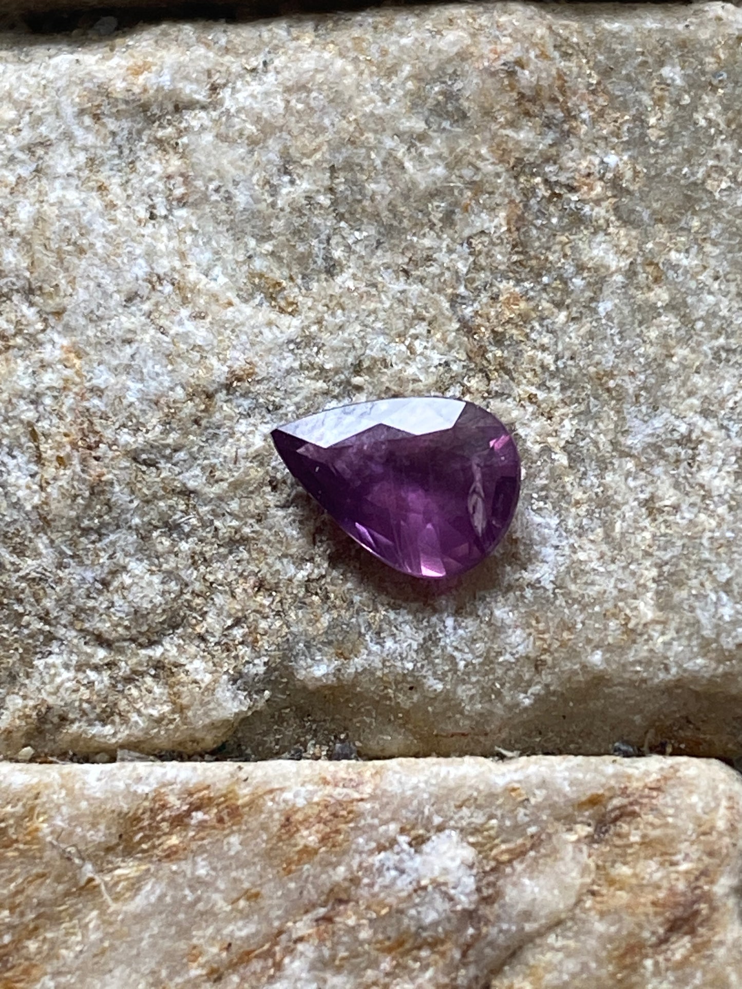 SAPPHIRE CORUNDUM NATURAL GEMSTONE : ZAZAFOTSY, MADAGASCAR 0.56Ct MFG4957