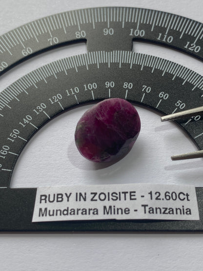 RUBY CORUNDUM IN ZOISITE NATURAL GEMSTONE : MUNDARARA MINE, TANZANIA 12.60Ct MFG4958