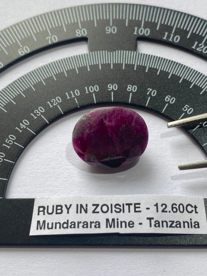 RUBY CORUNDUM IN ZOISITE NATURAL GEMSTONE : MUNDARARA MINE, TANZANIA 12.60Ct MFG4958