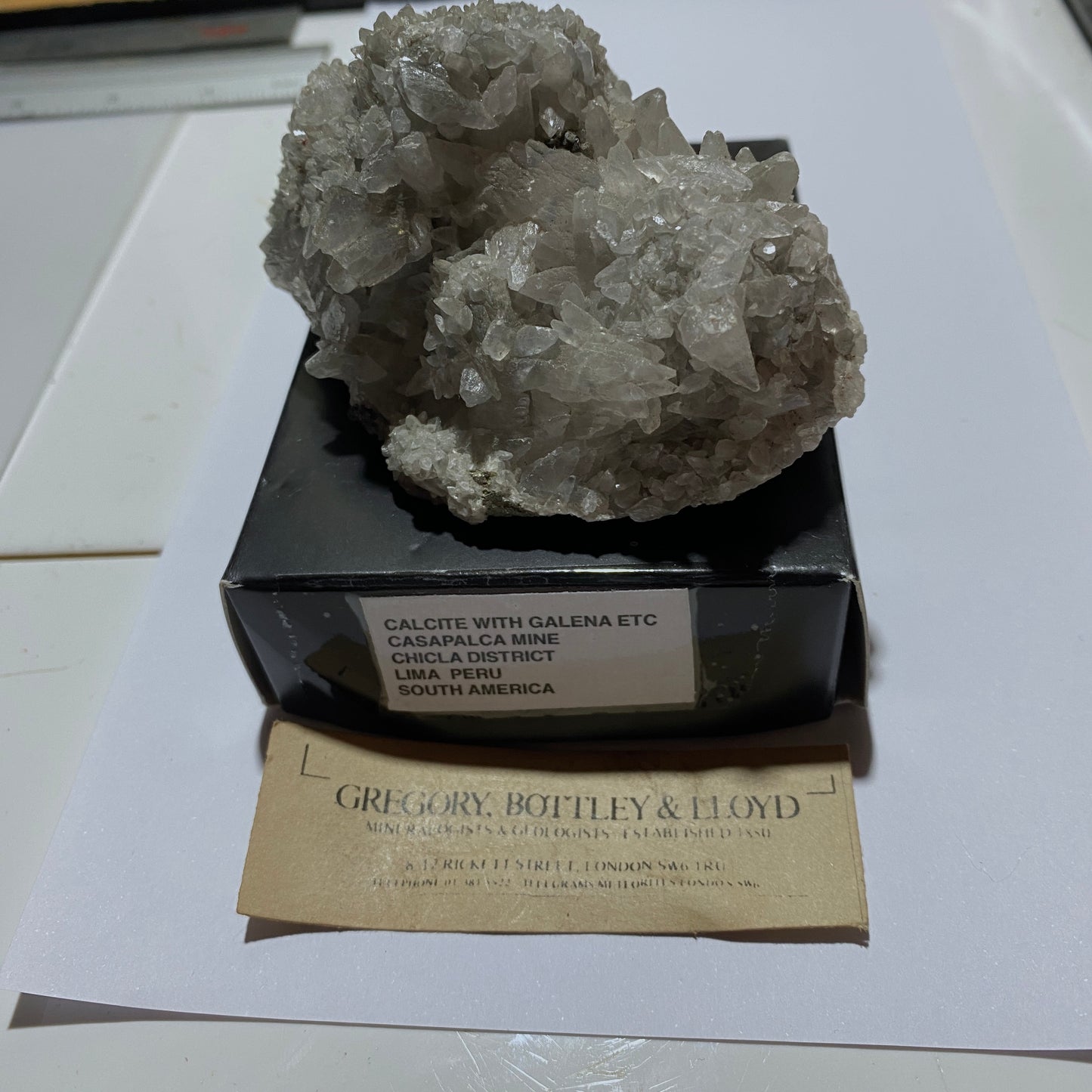 ÉCHANTILLON IMPRESSIONNANT DE CALCITE DE LA MINE DE CASAPALCA, PÉROU. 300g MF1311