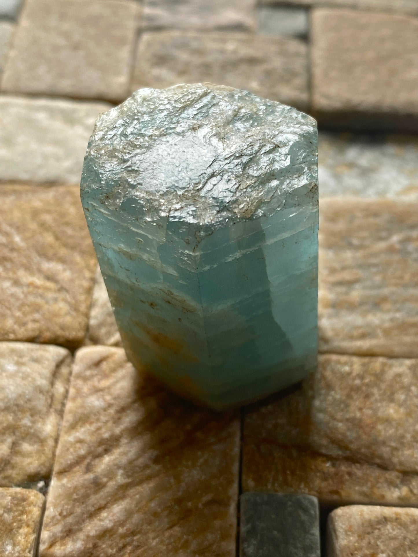 AQUAMARINE BERYL CRYSTAL : PADRE PARAISO, MINAS GERAIS, BRAZIL 52g MF5021