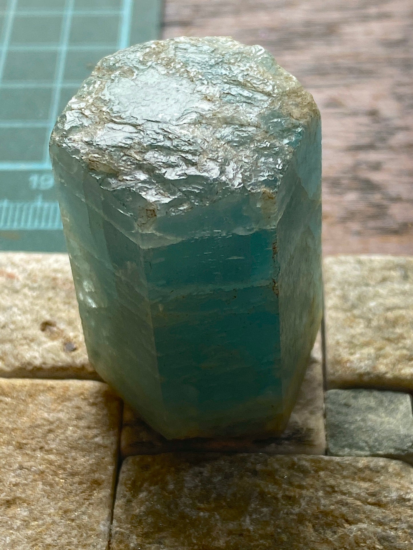 AQUAMARINE BERYL CRYSTAL : PADRE PARAISO, MINAS GERAIS, BRAZIL 52g MF5021