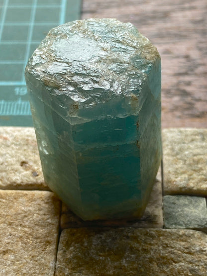AQUAMARINE BERYL CRYSTAL : PADRE PARAISO, MINAS GERAIS, BRAZIL 52g MF5021