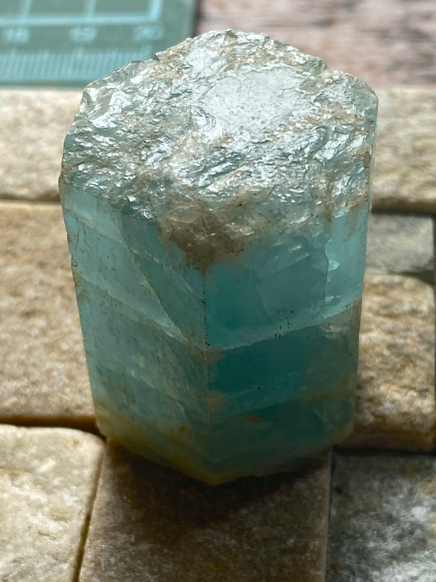 AQUAMARINE BERYL CRYSTAL : PADRE PARAISO, MINAS GERAIS, BRAZIL 52g MF5021