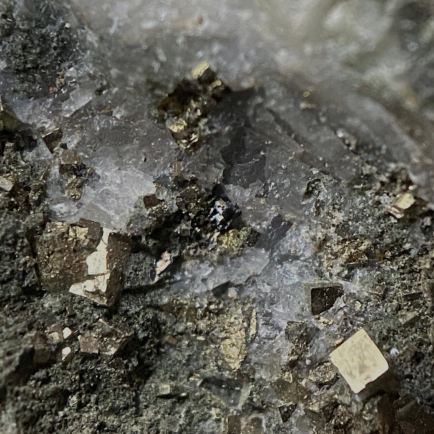 ÉCHANTILLON IMPRESSIONNANT DE CALCITE DE LA MINE DE CASAPALCA, PÉROU. 300g MF1311