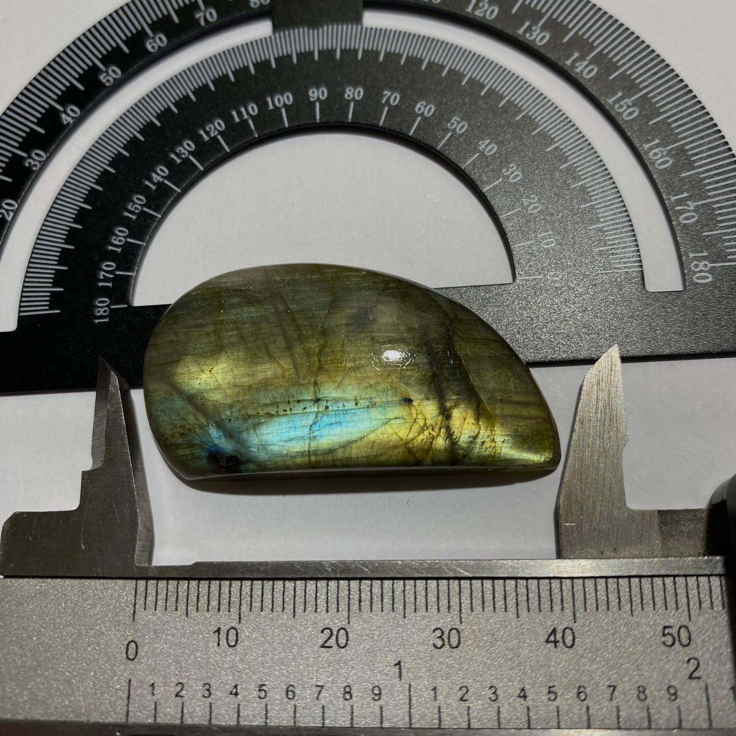 LABRADORITE NATURAL GEMSTONE - YLAMA, KARELIA, FINLAND. 58Ct  MFG5072