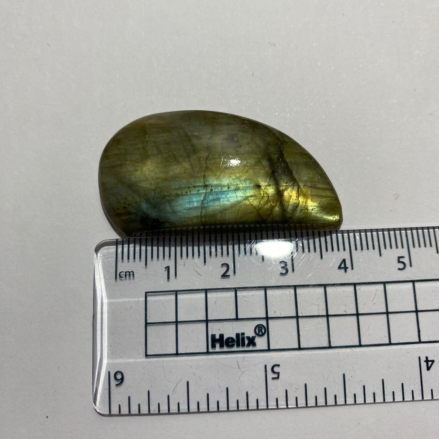 LABRADORITE NATURAL GEMSTONE - YLAMA, KARELIA, FINLAND. 58Ct  MFG5072