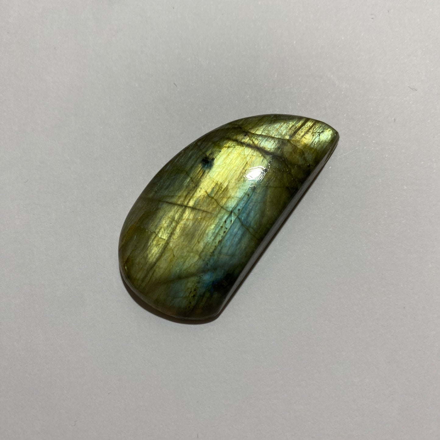 LABRADORITE NATURAL GEMSTONE - YLAMA, KARELIA, FINLAND. 58Ct  MFG5072